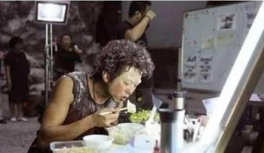 流年不诉|明星片场吃饭：张一山最惨，刘德华最敬业，杨颖待遇最舒服