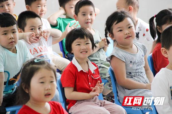 红网|六一来白沙幼儿园和“野生动物”做朋友