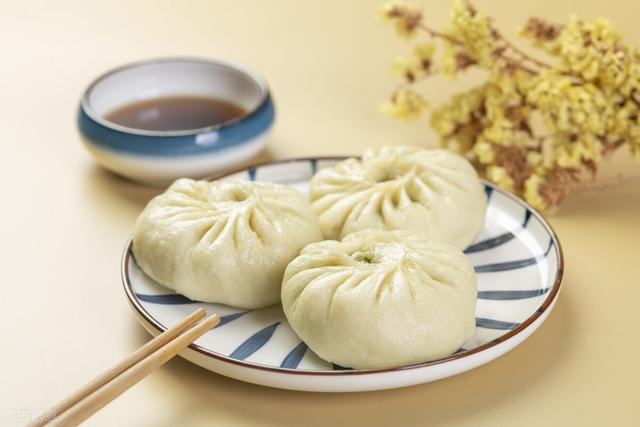 蒸白菜包子有诀窍，教你发面调馅对的做法，馅香皮软，一吃就上瘾