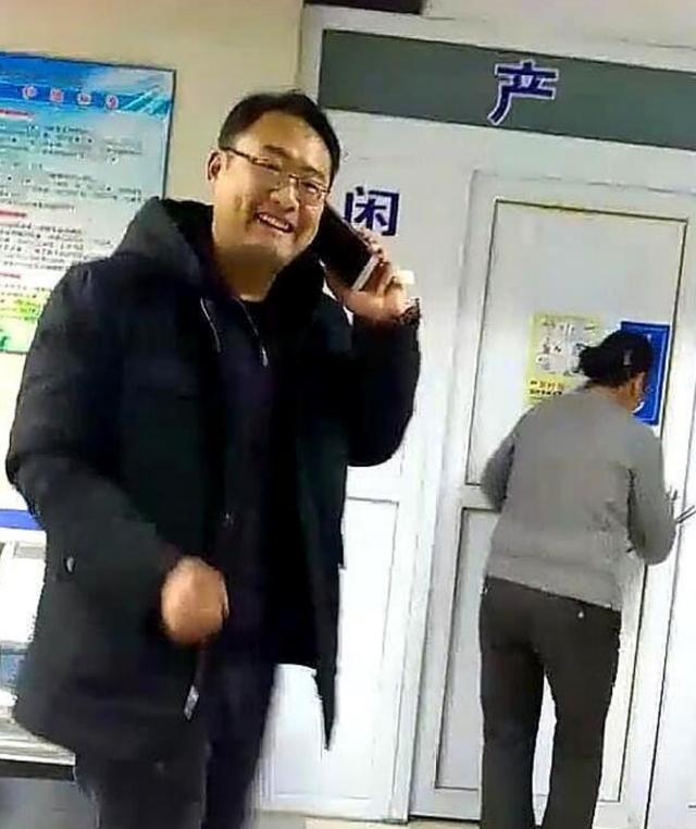 你的育儿经：二胎盼“小棉袄”，结果又生了个儿子，这几位爸爸的表情挺现实