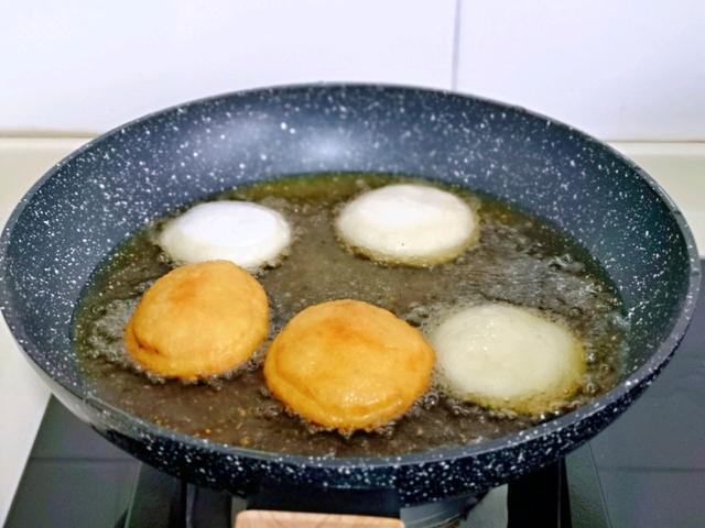 冬天就馋这个美食，做法简单，外酥里软，80后儿时的零食