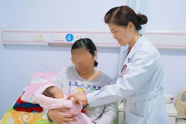 超级宝妈@产科护士发现“新型分娩姿势”，医生坦言：比平躺还要稳定