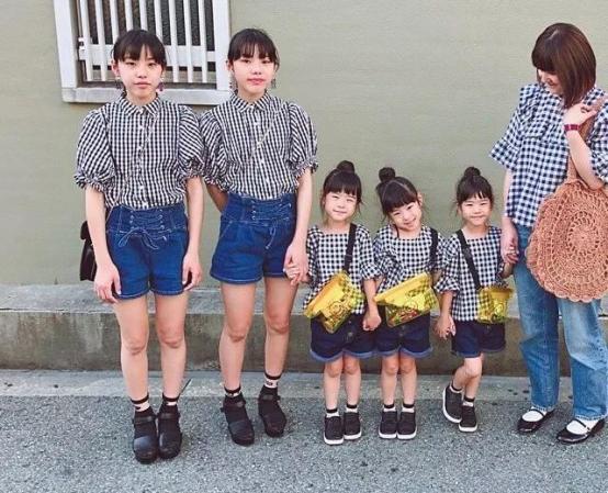 『你的育儿经』生下双胞胎，二胎再迎来三胞胎，5个女儿如复制粘贴，甜蜜的负担