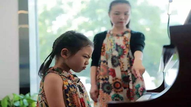 超级宝妈：你会向孩子道歉吗？你懂如何正确道歉吗？合理道歉能弥补亲情裂隙