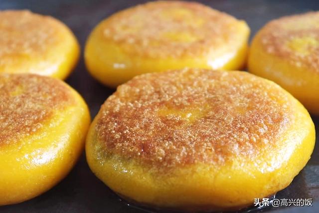 烙南瓜饼，用面粉还是糯米粉？其实都不对，用这个方法，凉了不硬