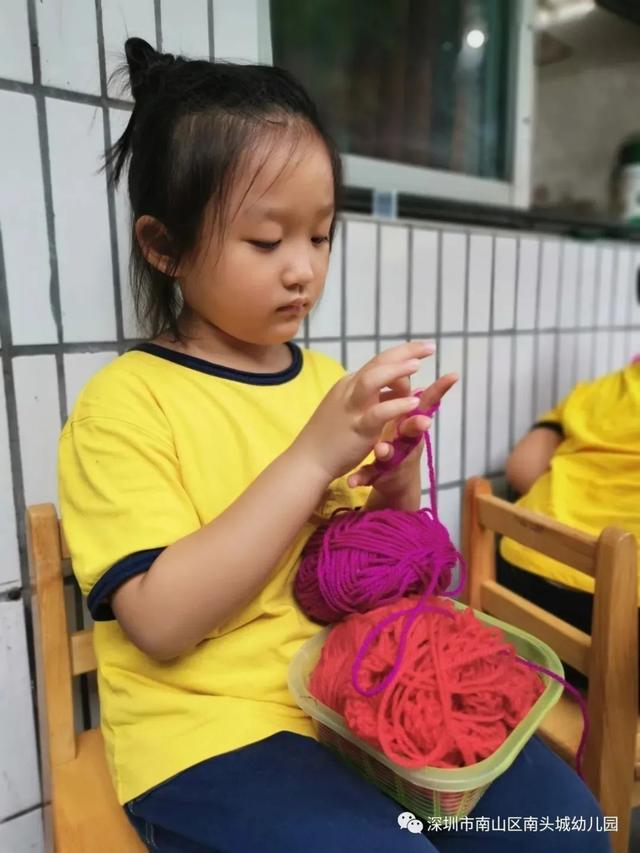 超级宝妈|谁说下雨天不能进行室外活动，这家幼儿园别出心裁做到了