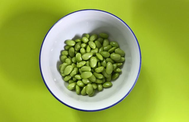 山药价格便宜，营养丰富，搭配上毛豆，好吃健脾