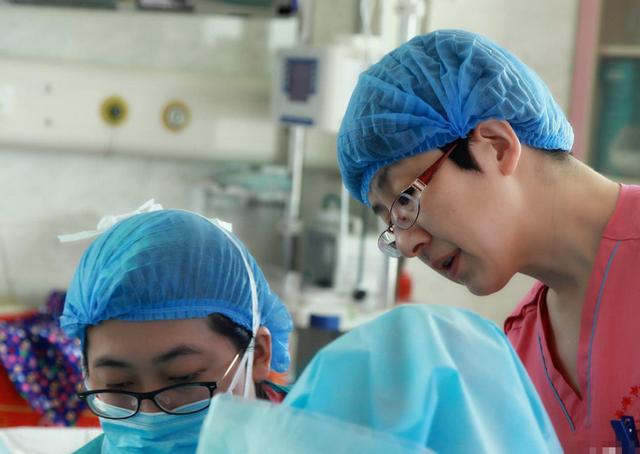 妻子顺产不下来，丈夫拒绝剖宫产，结果妻子孩子没有保住