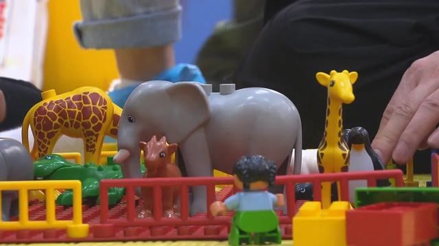 孩子|机器人会跳舞、玩具搭建“动物园”……小朋友们在这里玩嗨了