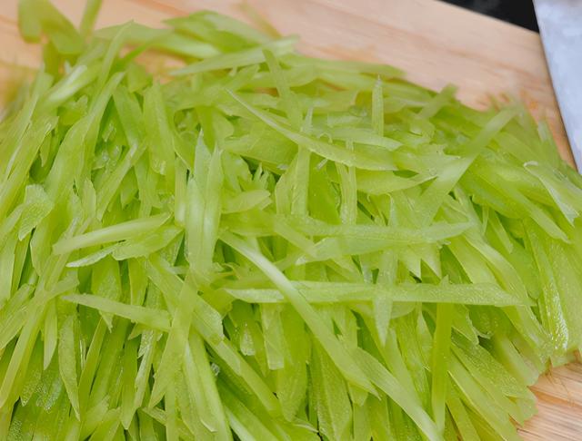 现在吃它正当时，3分钟就能搞定的家常菜，全家人爱吃我也轻松