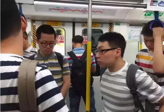 海外众筹346万！这电脑包自带支架超轻便，脊椎舒服炸了