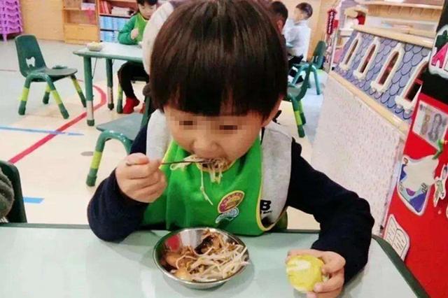 「你的育儿经」孩子上了幼儿园以后，在家不爱吃饭，知道原因后家长却很开心