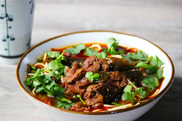 冬天不要只吃猪肉啦，学会这样烹饪牛肉，爽口美味又营养丰富