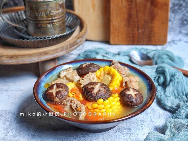 大厨教我的番茄玉米排骨汤的做法，果然好吃到没朋友