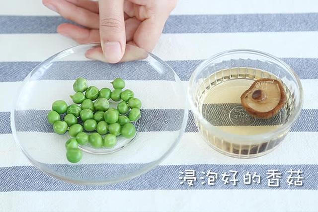 白菜不炖也不炒，换个新“花样”，不仅好吃，“颜值”还高