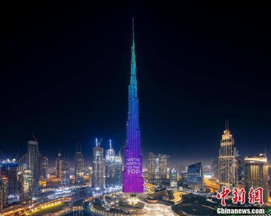 世界最高的"募捐箱"迪拜哈利法塔亮灯庆祝完成目标