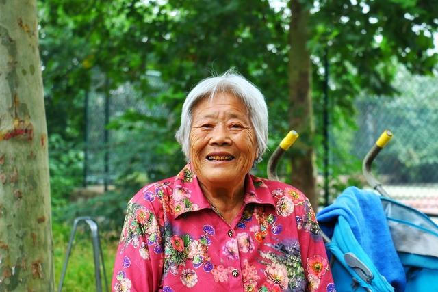 超级宝妈▲家里的长辈有这3个特征 大胆放心交给他们带 孩子将来更有出息