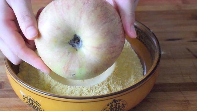 玉米面新吃法，加3个鸡蛋，筷子一搅，手不沾面，出锅就抢光