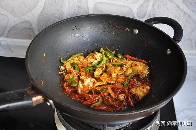 把鸡蛋做成下饭菜，天冷换个口味来配饭，味道香浓，做法简单