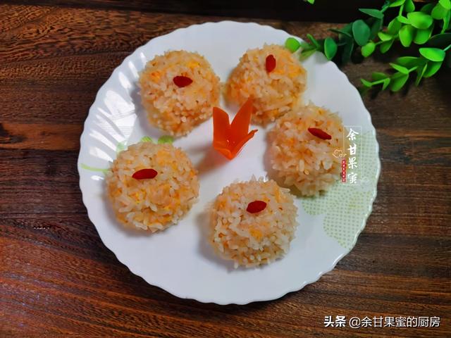 一根胡萝卜，一块鸡肉，这样蒸一蒸，好鲜美，挑食的孩子也爱吃