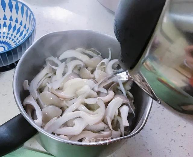 等了一年的腊肉，忍不住想尝尝鲜！味道醇香，百搭又下饭