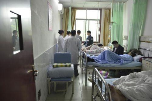 #你的育儿经#“我真羡慕你”，穷孕妇和富孕妇住一个病房，两人的待遇引人深思