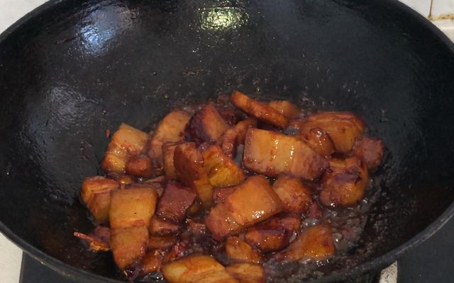 地方特色小吃肉夹馍，教你在家做，饼香肉烂，饱腹抗饿又好吃