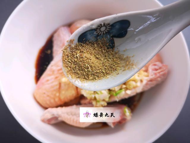 #超级宝妈#蜂蜜配“它”天生一对，即营养又美味，女儿一口一个吃不停