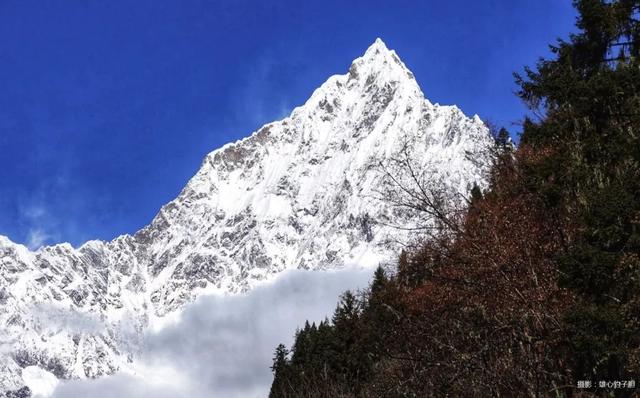 「旅行百事通」.矗立在中国的神秘金字塔，你爬上去过吗？