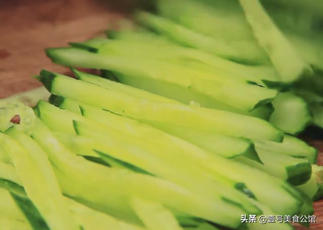 酸辣爽口的凉拌三丝，简单4步就能上桌，营养美味，家人都爱吃