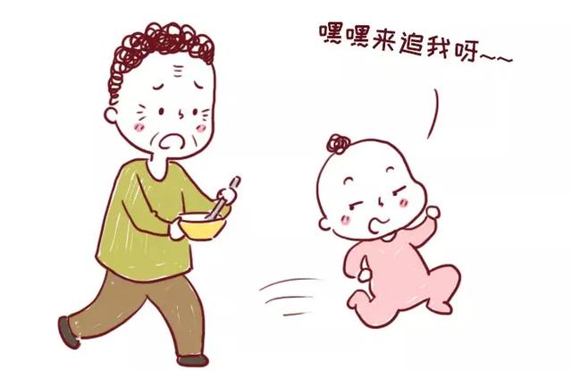 「超级宝妈」宝宝多大可以吃大人饭菜？过早吃的后果可能比晚一点吃更可怕