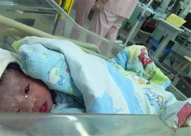 你的育儿经|新生儿裹着“奶油”出生，爸爸看后焦急大哭，医生却说恭喜