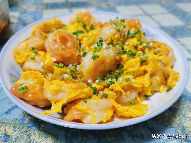 虾仁滑蛋，软嫩顺滑超下饭，教你做鲜香的美味家常菜，做法很简单