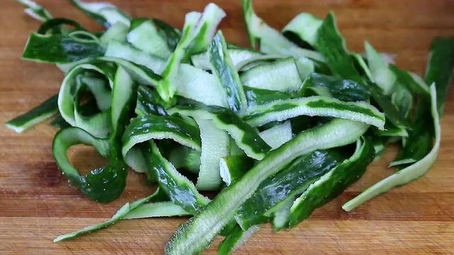 黄瓜吃了30年，这做法第一次见，简单一做，出锅就抢光