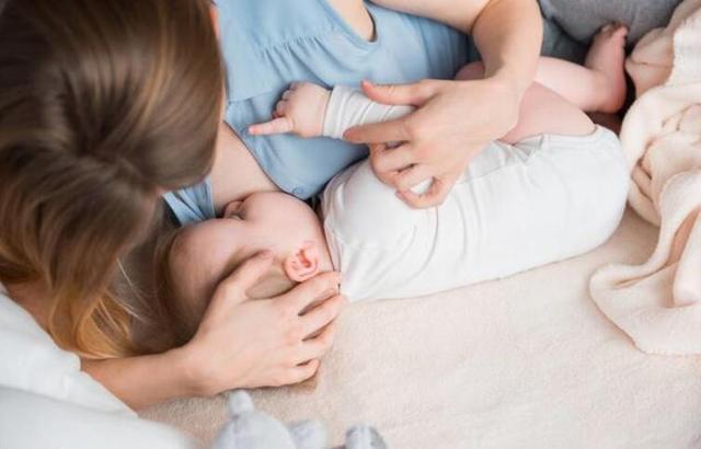 「你的育儿经」宝宝母乳不够吃怎么办？两个方法有效缓解！
