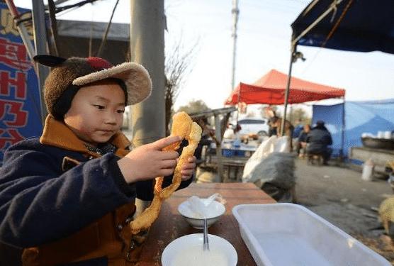 【你的育儿经】这3种早餐，会拖垮孩子脾胃，家长尽量少给孩子吃，别怪我没提醒