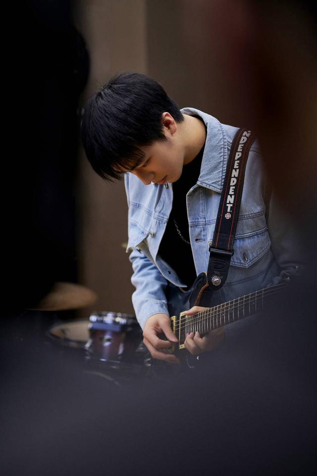 许魏洲《让生活好看》揭露秘密身份，摇滚少年热血追梦|影视交流地