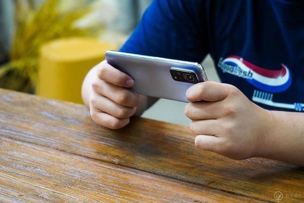 Redmi K30S 至尊纪念版开箱：堆料满满，依然性价比