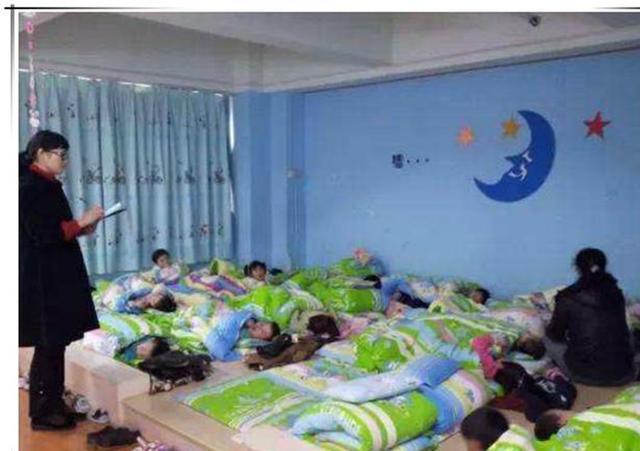 #你的育儿经#“明天就退学！”幼儿园老师晒了一张孩子午睡照，家长看完忍不了