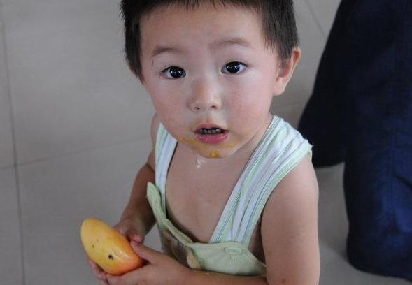 快乐向前冲|育儿专家：孩子6岁之前，4种食物别喂，伤娃脾胃，家长要重视