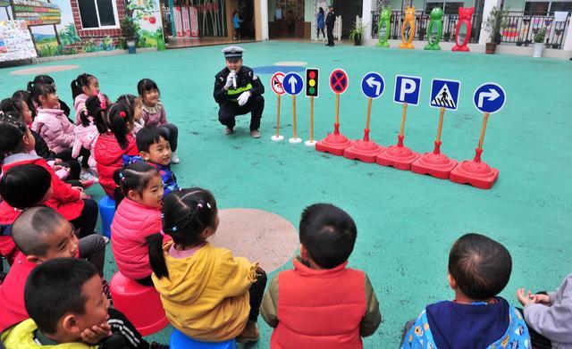 「你的育儿经」孩子幼儿园都学什么?比上大学学到的东西都多,家长别忽视