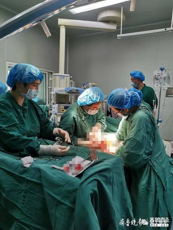 超级宝妈：抽搐、呕吐、意识不清，孕妇情况危急，医院紧急手术分娩顺利
