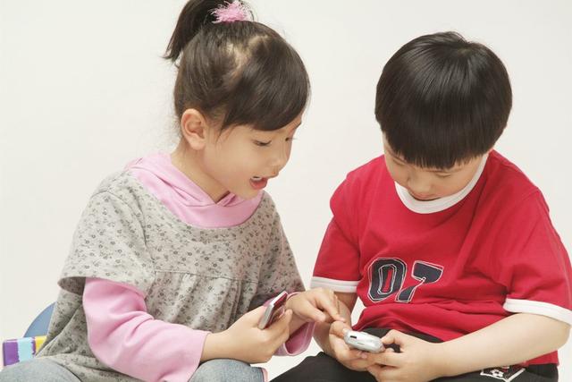 天使宝贝@如果你家的宝宝这样睡，今后成长会比同龄人落后一大截，及时改正
