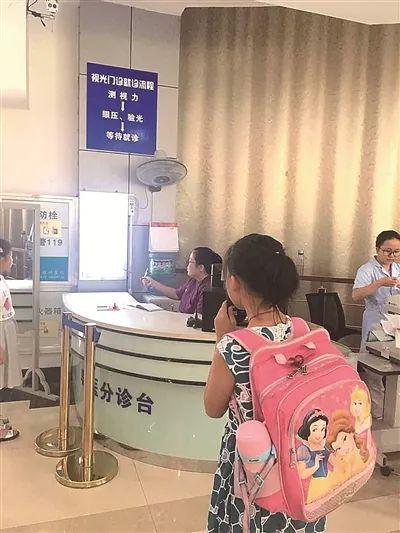 光明网|宝妈迷信“视力训练”擅摘眼镜，导致孩子近视一年加深200度