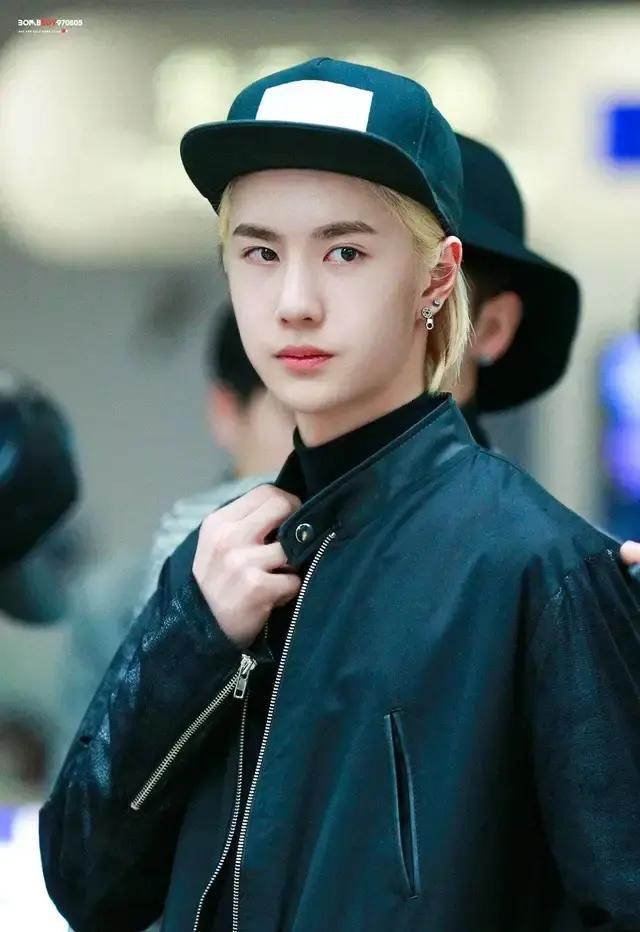 一博发博说了看一下谁在过节，我看是他自己在过六一偷笑！|fun娱乐