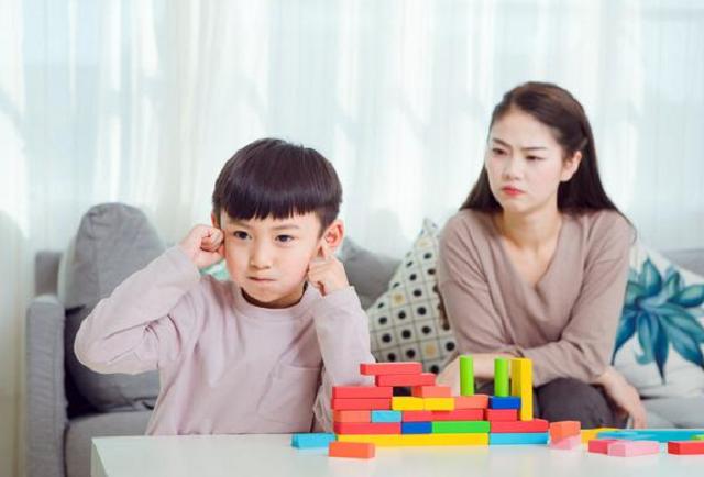 你的育儿经|“不问就拿这是偷”，宝妈擅自将玩具送人，5岁儿子的话很扎心