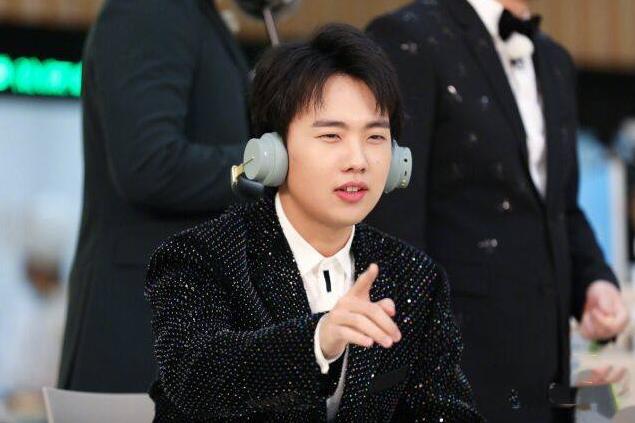 那抹微光|“德云一哥”正式换代？岳云鹏自曝无戏可拍，郭麒麟成综艺宠儿