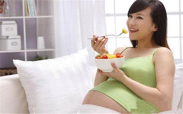 『超级宝妈』90后宝妈生下“最美新生儿”，颜值超高，医生：和这些行为有关