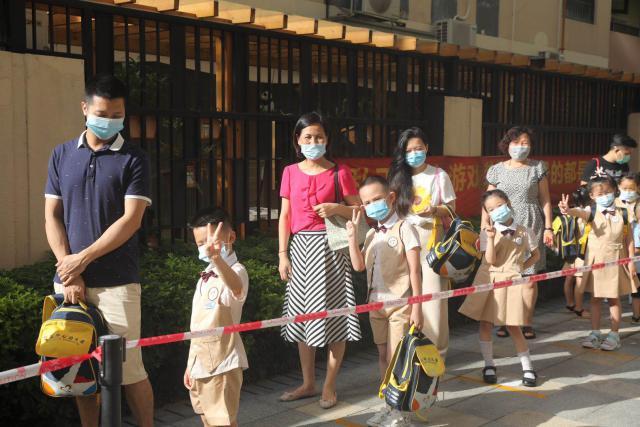新华网客户端|图集|小萌娃“回笼”,深圳1537所幼儿园今日开园