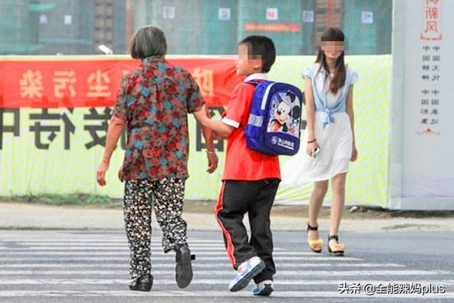 你的育儿经|老人带娃一无是处?这4大优势比爸妈强百倍,许多家长不自知